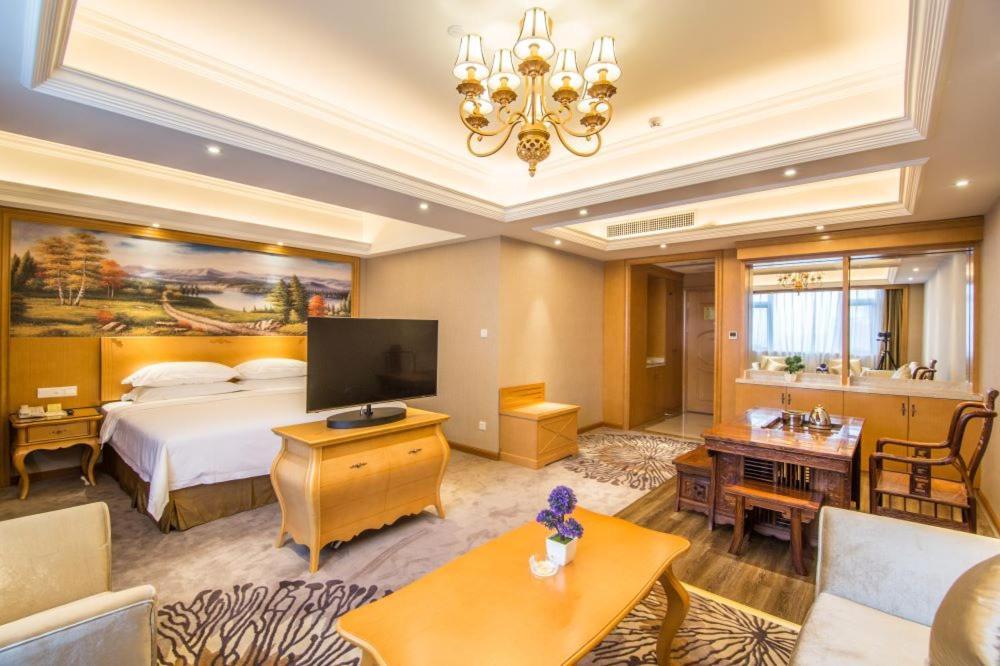 Vienna Hotel Foshan Airport Exterior photo